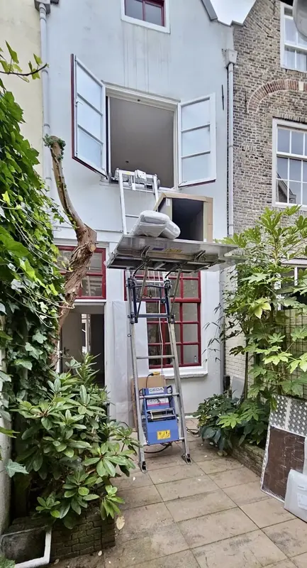 Opbouwlift bij achtertuin grachtenpand Amsterdam