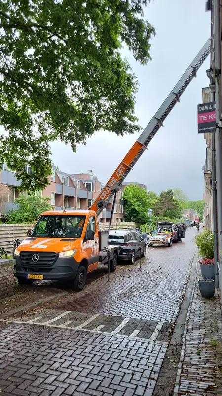 Verhuislift aan de gevel in Haarlem